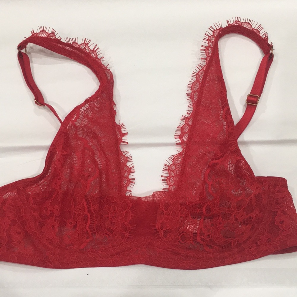 Victoria’s Secret angles unlined plunge bra